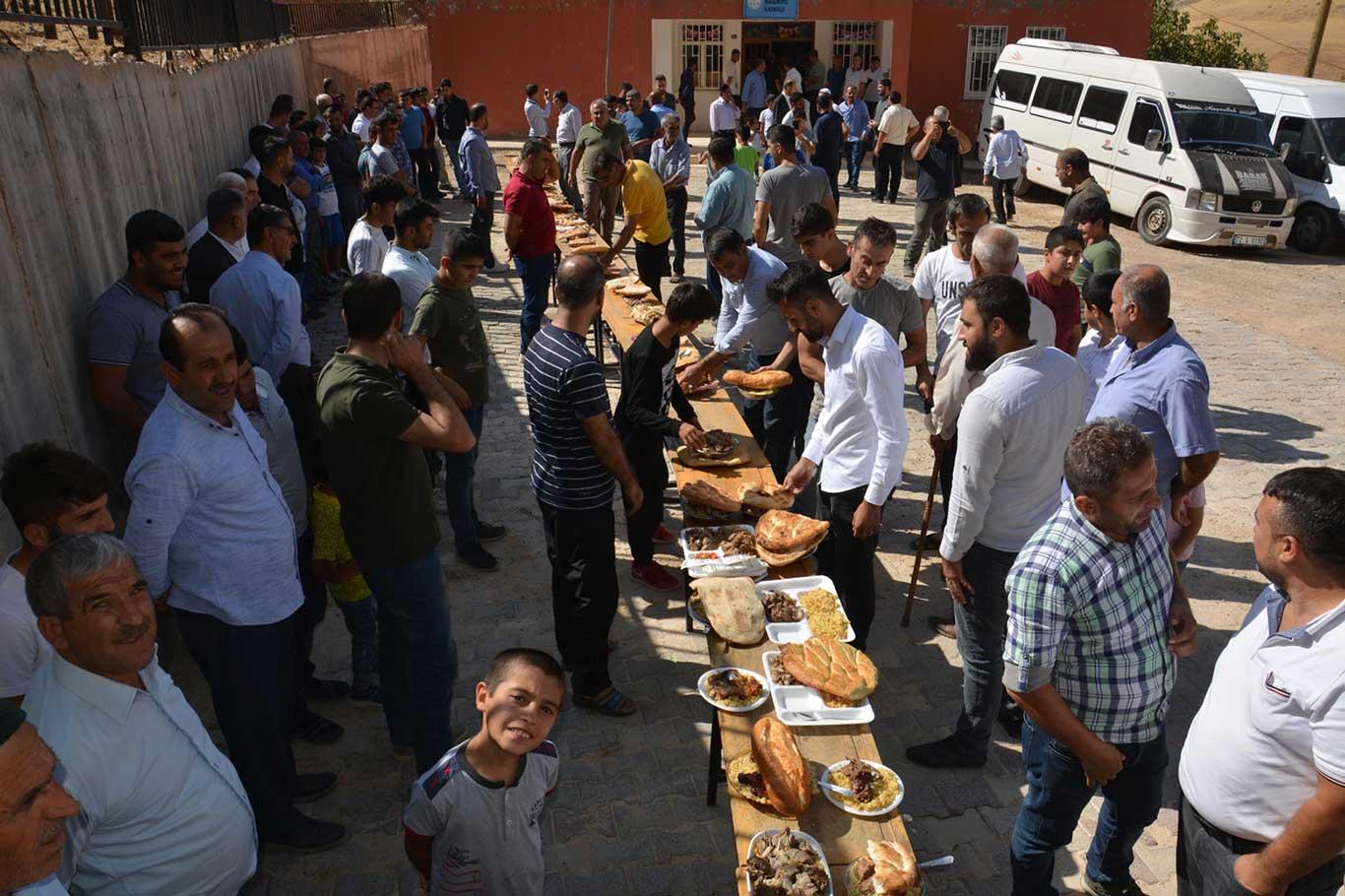 Şeyh Bubê Türbesi'ne ziyaretçi akını Şeyh Bubê Türbesi'ne ziyaretçi akını